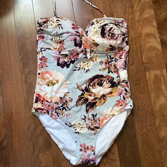 Azura swimsuit - Picture 1 of 7